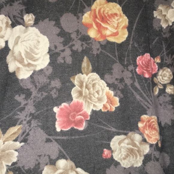 SOLD to gianna_marie08 LuLaRoe Small Floral Sarah - Picture 5 of 5